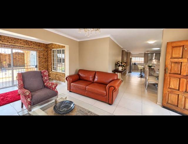 3 BEDROOM HOUSE FOR SALE IN AMBERFIELD